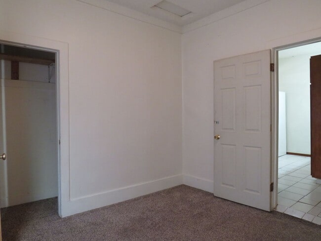 Building Photo - 2 Bed / 1 Bath House