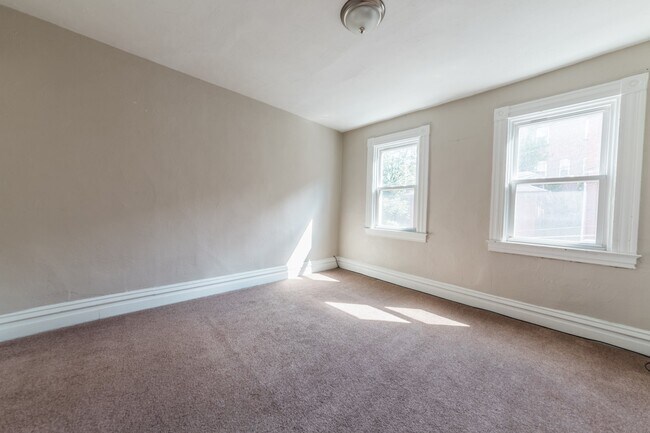 Building Photo - AVAILABLE JUNE 2026 - 2 Bedroom Home w/ loft in Prime MT. WASHINGTON Location!