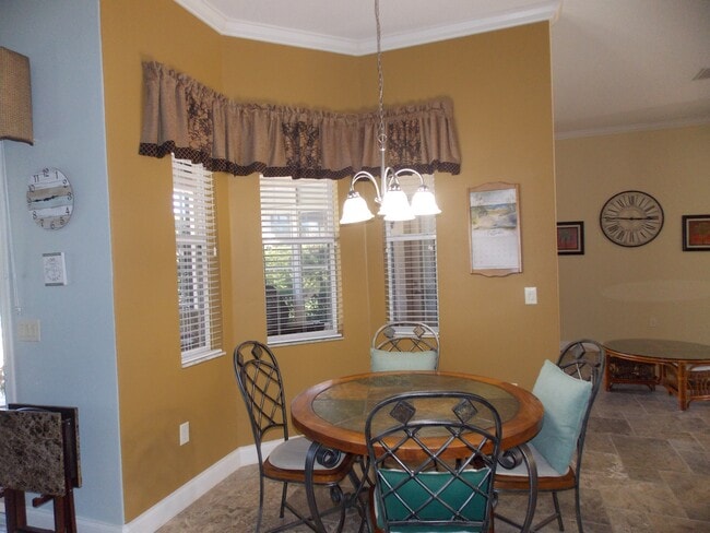 Building Photo - 1289 N Hunt Club Dr