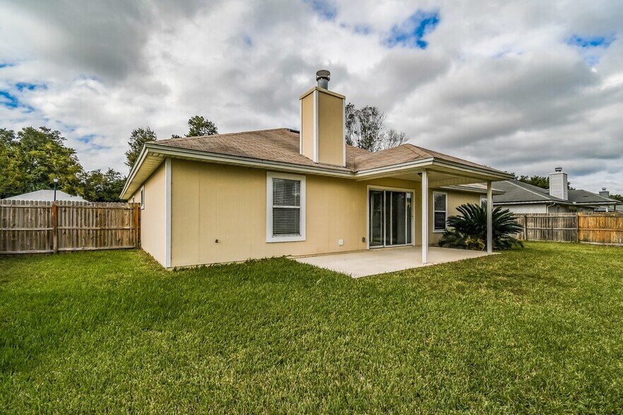 Building Photo - 14011 Crestwick Dr W