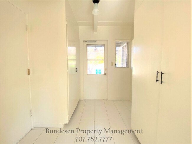Building Photo - 1303 Hexem Ave