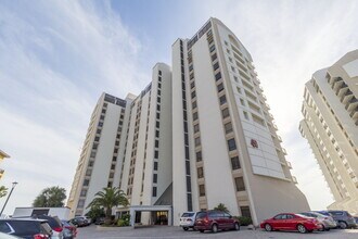 Building Photo - Ocean Front 2/2 at Clearwater Beach!