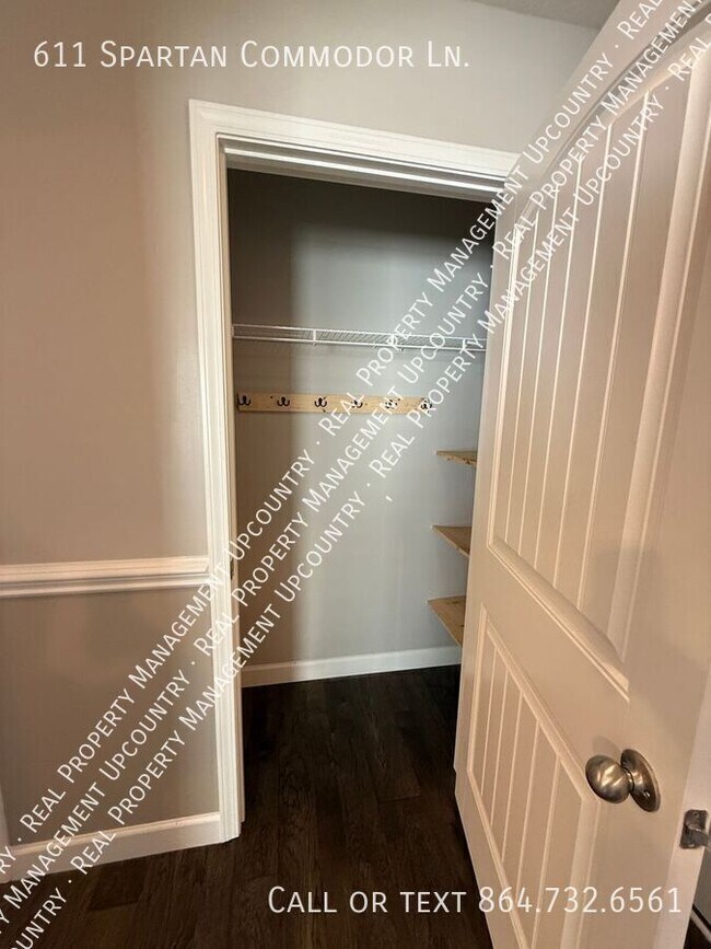 Building Photo - 611 Spartan Commodor Ln