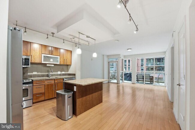 Building Photo - 1025 1st St SE