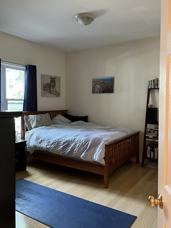 Building Photo - 582 Putnam Ave