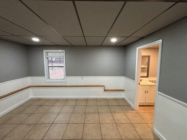 Building Photo - Updated Remodeled Large Open Split-Level Home with Full Finished Basement!