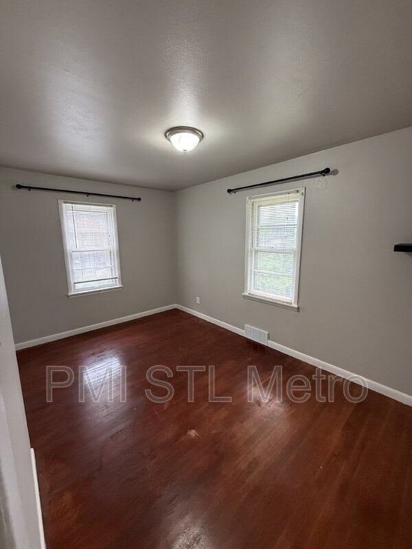 Building Photo - 6241 Lorraine Ave
