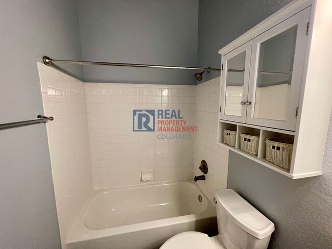 Building Photo - 805 Summer Dr