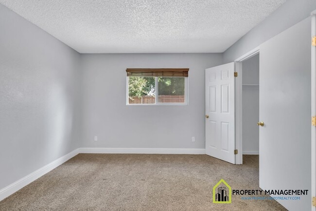 Building Photo - Remodeled 4-Bedroom Retreat with Large Backyard