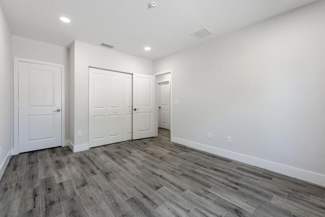 Building Photo - 1119 Osceola Dr