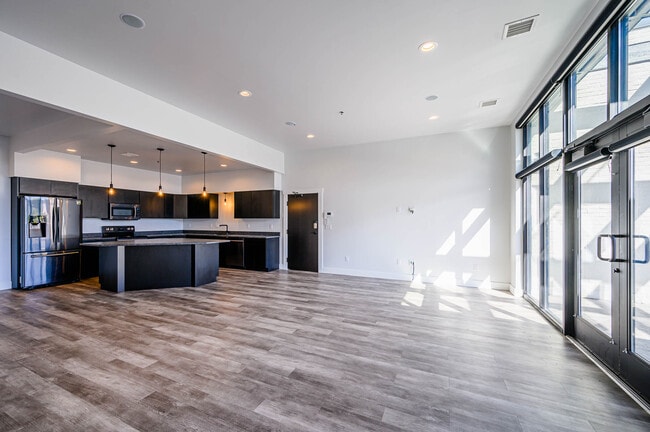 Building Photo - 423 W College Ave