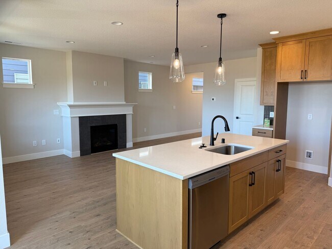 Building Photo - Beautiful Ridgefield Home with Modern Finishes, Spacious Layout, Attached Garage, and Convenient ...