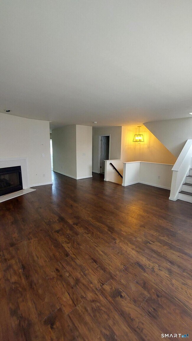 Building Photo - 11 Mannions Ln