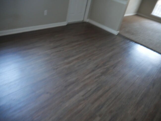 Building Photo - Three bedroom!
