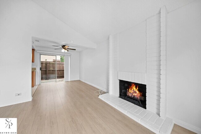 Building Photo - 3BR/1.5BA with Hardwood Floors — 1,165 sq ft in West Covina