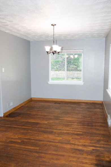 Building Photo - 1223 Greenbrier Rd