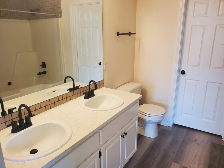 Master Bathroom - 355 Currant Trce