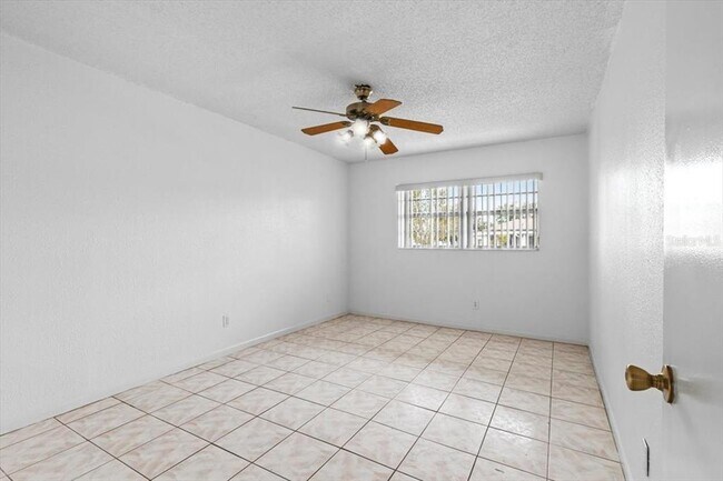 Building Photo - 5320 Buttonwood Dr