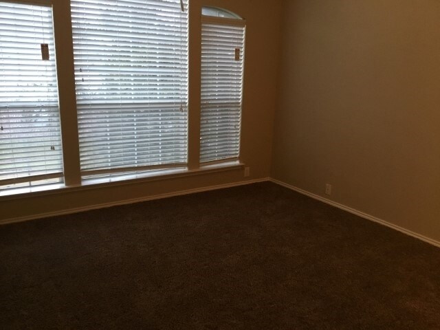 Building Photo - 4008 Double Oak Dr