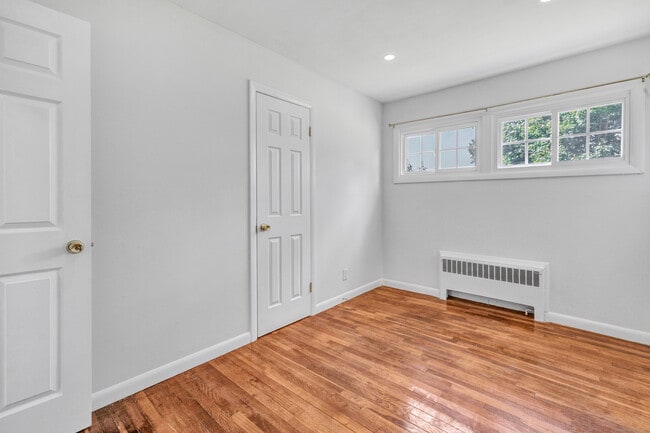 Building Photo - 19 Sunset Dr