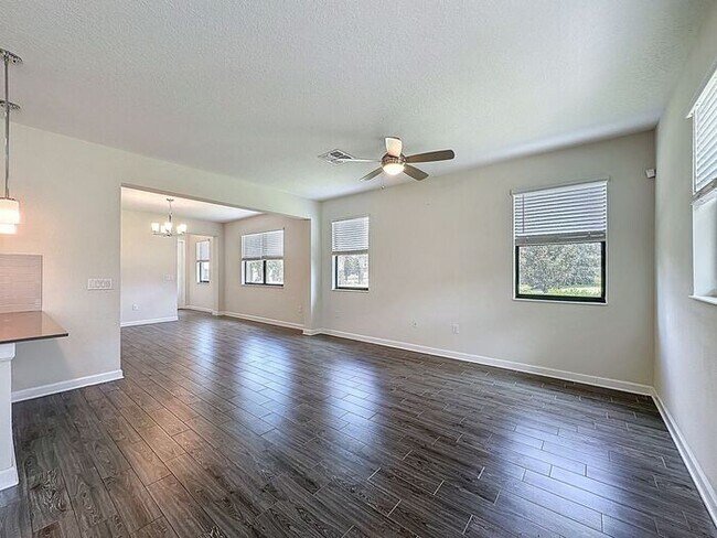 Building Photo - Beautiful Furnished townhome in Vistas of ...