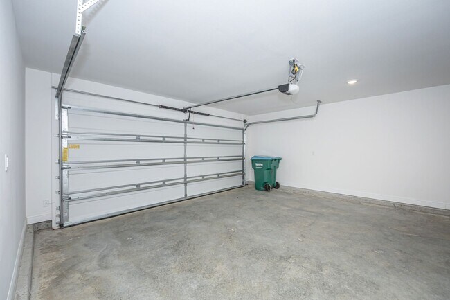 Building Photo - Brand-New Pet-Friendly 3BR/3BA Home with Large Bonus Room in Ocean Springs!