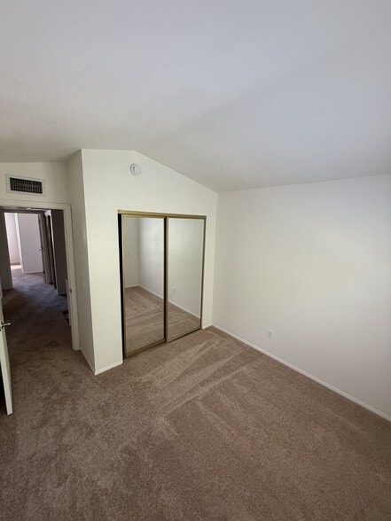 Building Photo - 170 E Guadalupe Rd