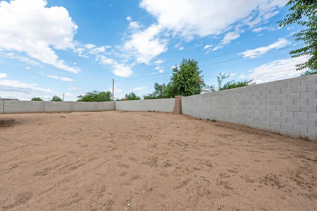 Building Photo - Beautiful New Spacious Home Includes 3 car...