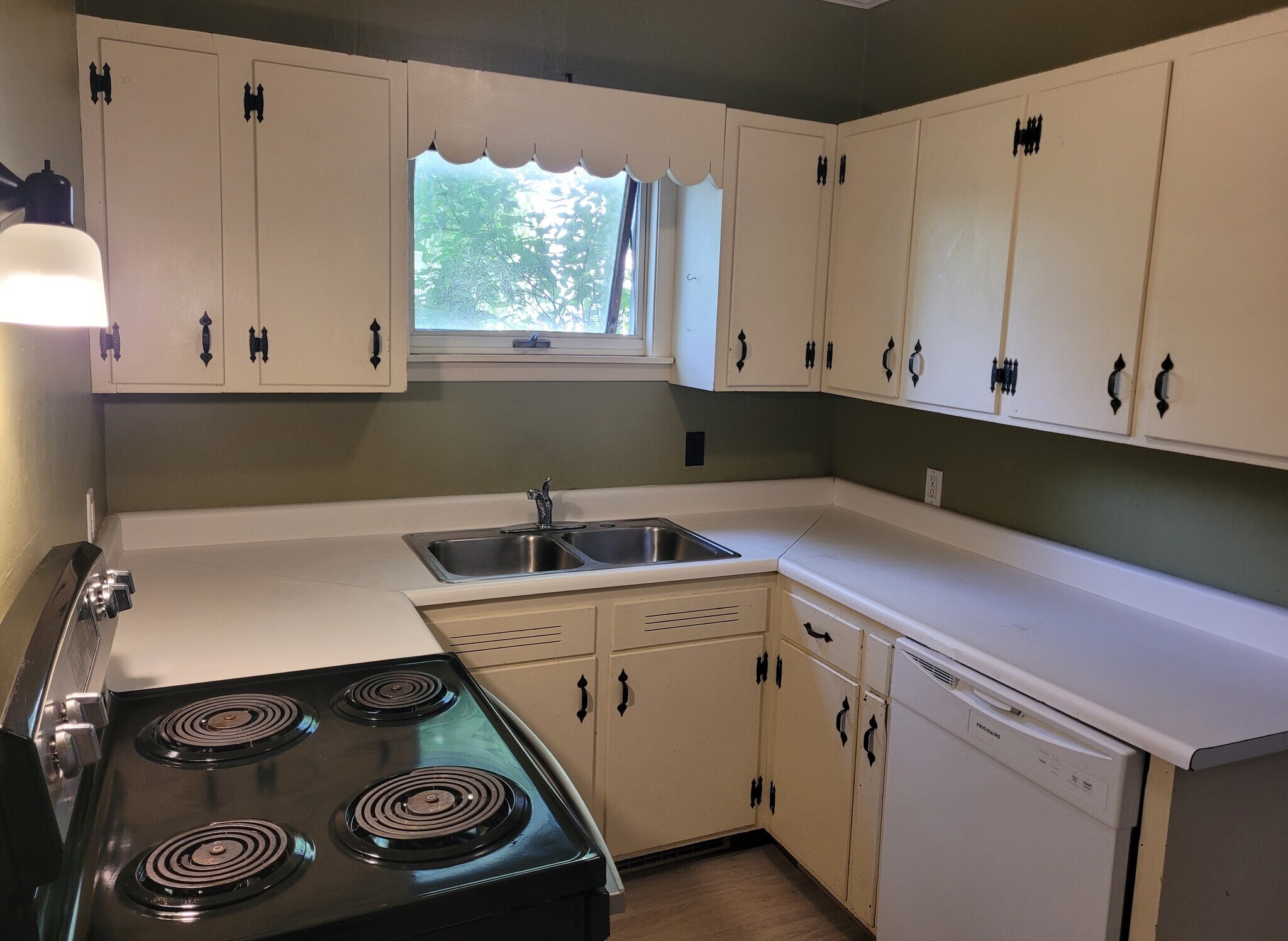 Kitchen - 191 North Ave