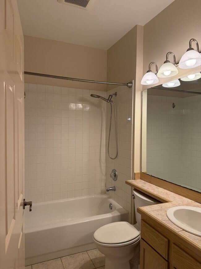 Building Photo - Spacious Mukilteo Nantucket Home Backing to a Peaceful Greenbelt