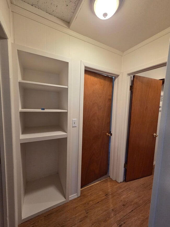 Building Photo - 2 Bed 1 Bath on Diamond Lake Secondary Lot