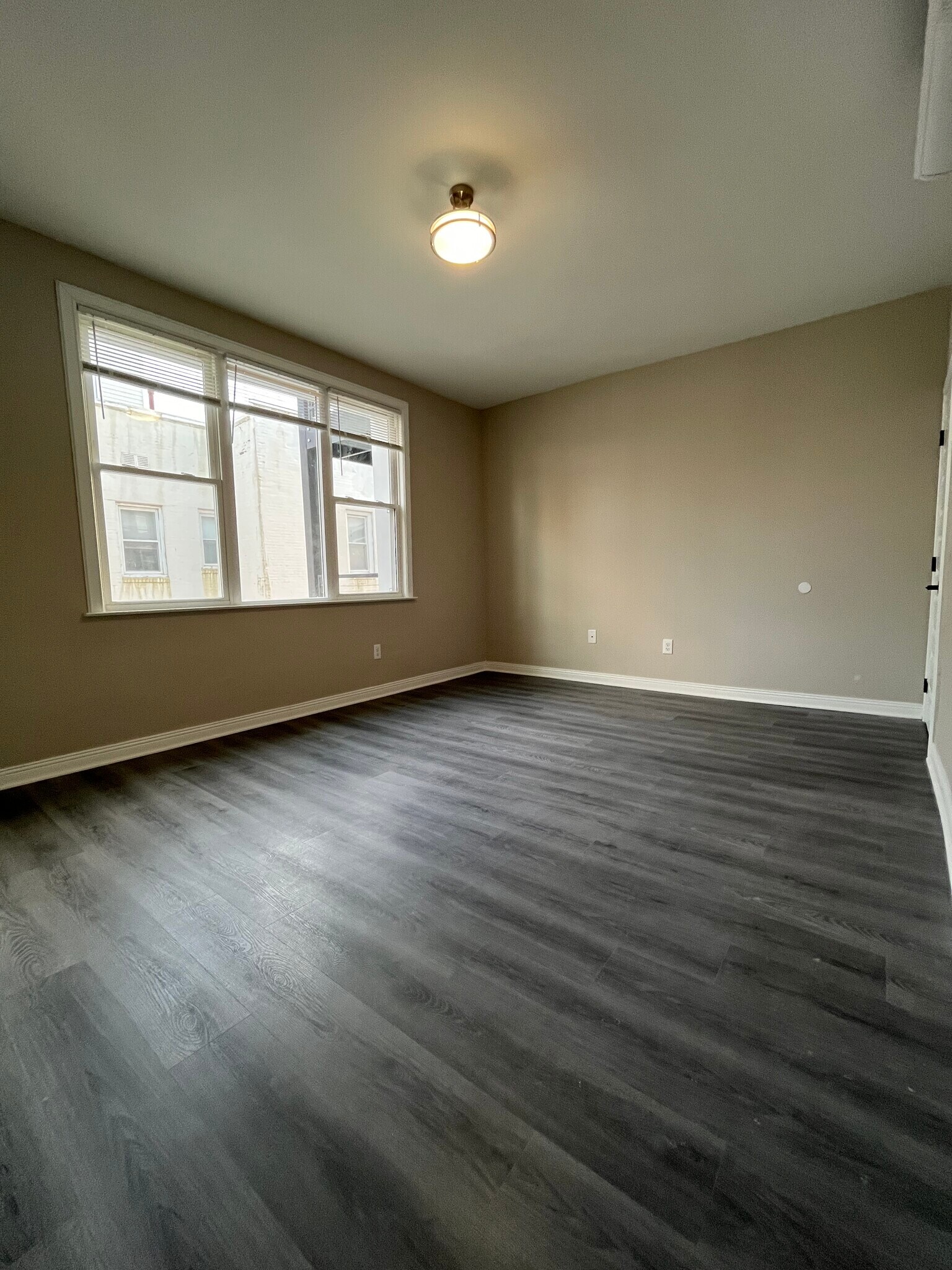 Building Photo - 101 S Victoria Ave