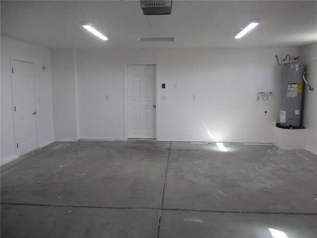 Building Photo - 3870 Coyote Ct