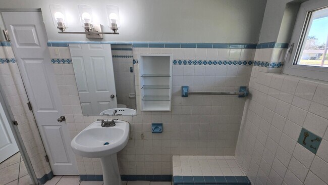 Building Photo - Four Bedroom Pool Home - Second Floor View of Manatee River