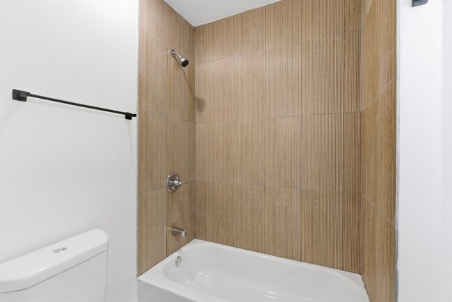 Building Photo - 662 N Yewdall St