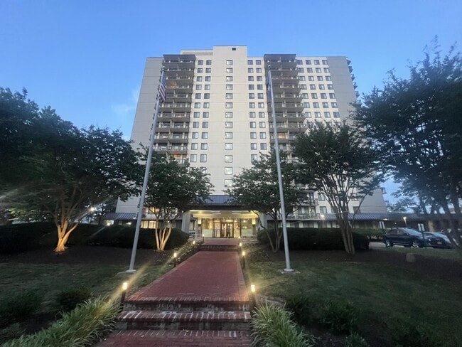 Building Photo - 801 N Pitt St