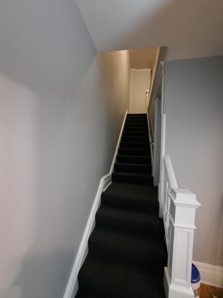 Building Photo - 427 N 10th Ave E