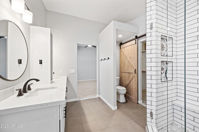 Building Photo - 2508 E Paraiso Dr