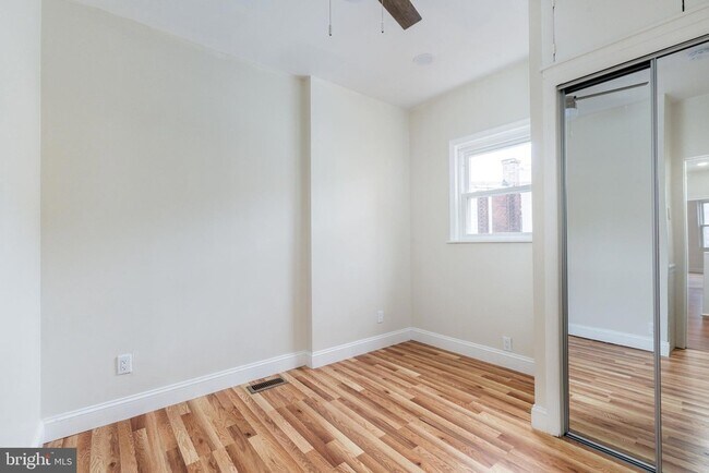 Building Photo - 2102 S Opal St