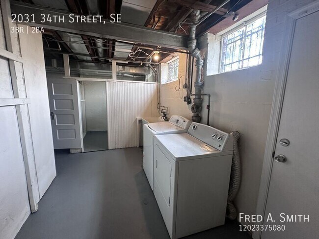 Building Photo - 2031 34th St SE