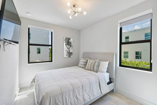 Building Photo - 99 Seaside Ave