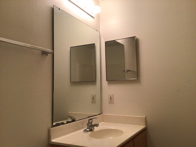Building Photo - 16019 Horizon Court