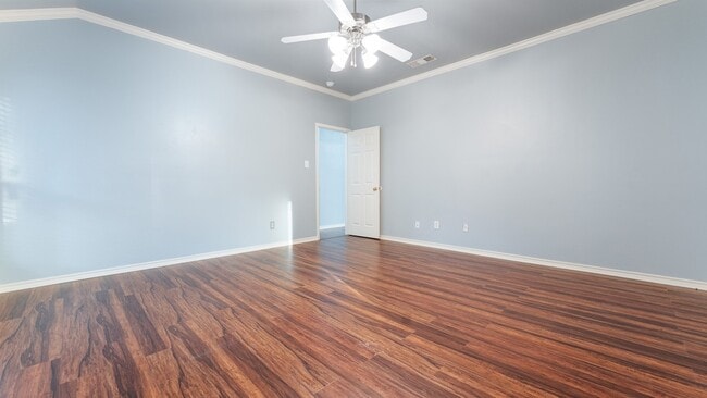 Building Photo - 525 Mustang Ridge Dr