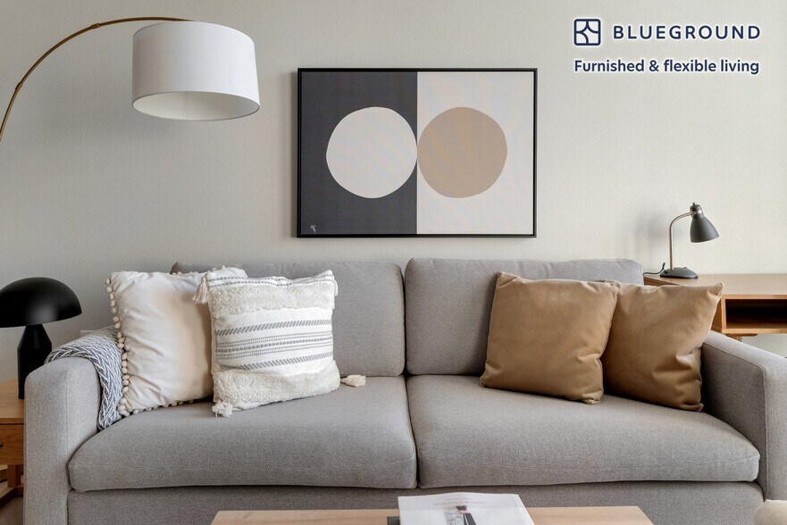 Building Photo - 555 E Evelyn Ave