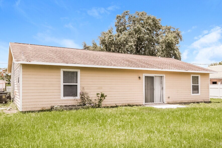 Building Photo - 391 SW Undallo Rd