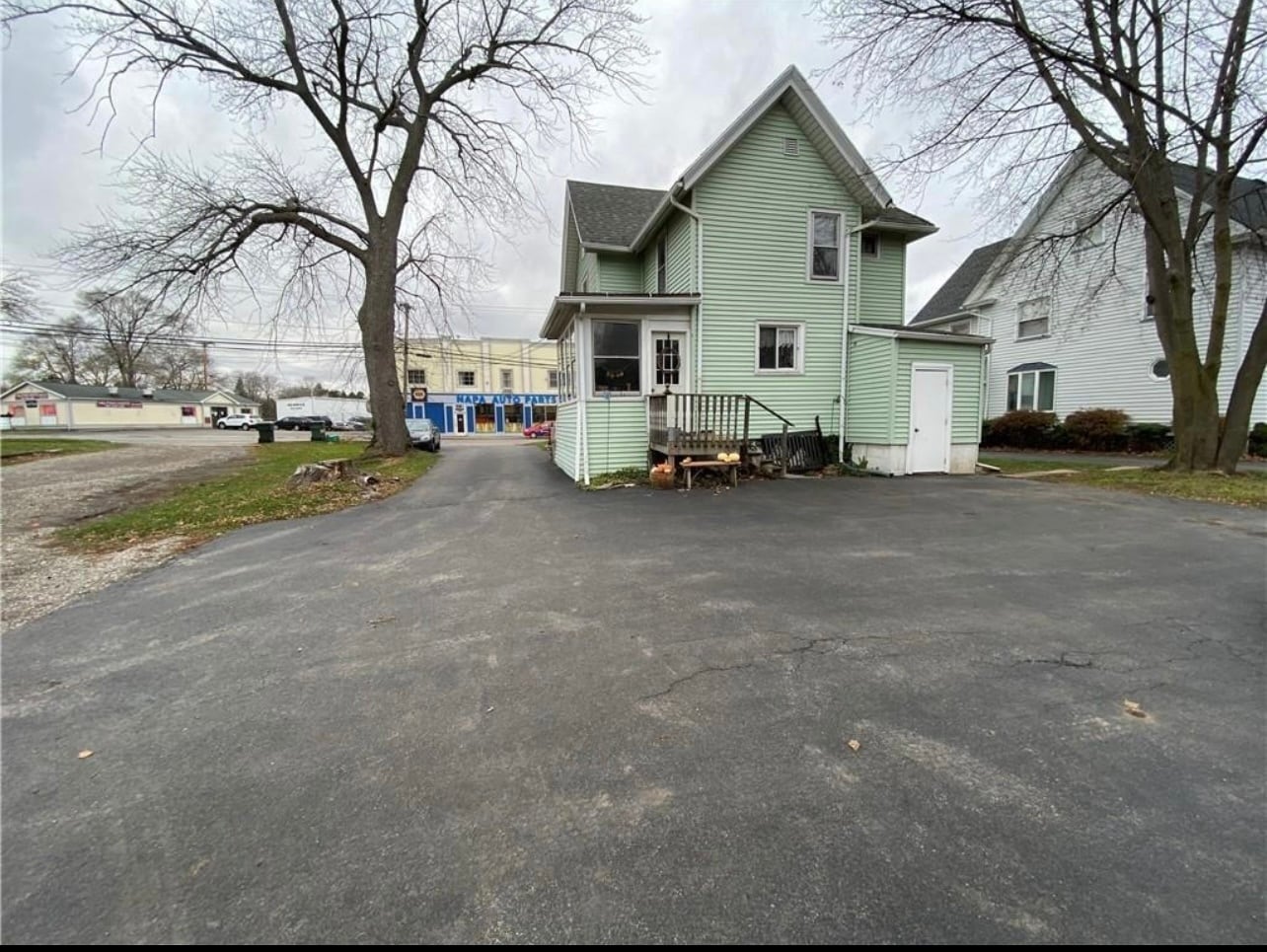 Building Photo - 110 Lake Ave