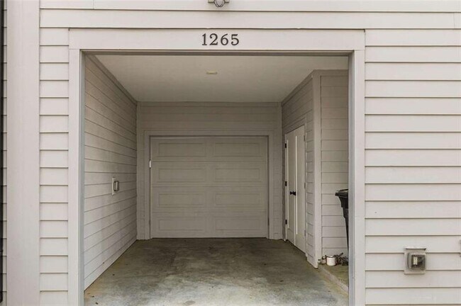 Building Photo - 1265 Wright Ln SE