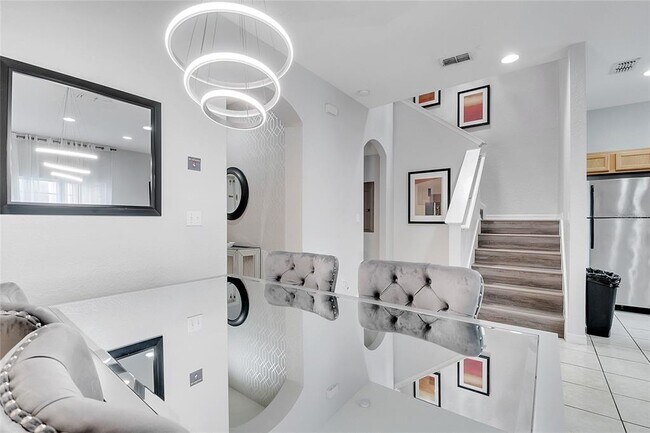 Building Photo - 2713 Bushman Dr