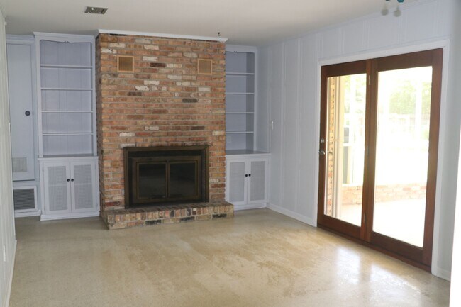 Building Photo - 21 Highpoint Dr