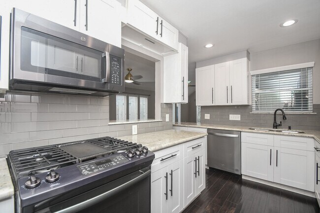 Building Photo - 12625 Memorial Dr